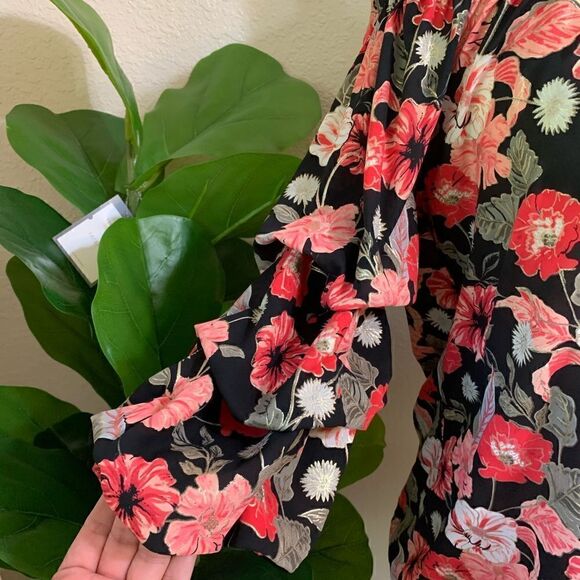 COCO Blanco | off the shoulder floral print top - Picture 3 of 9